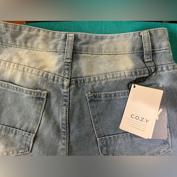NWT C.O.Z.Y Women’s Multiple Button Up Jeans Size S or US 4. - Picture 5 of 7